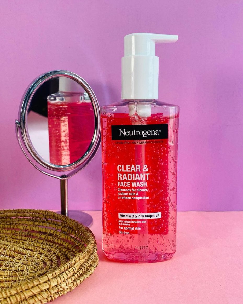 47d8ccd9a6e13d5ff15ad456f119df56af638029 NEUTROGENA Clear & Radiant Face Wash with Vitamin C 200ml - Greece - Image 1